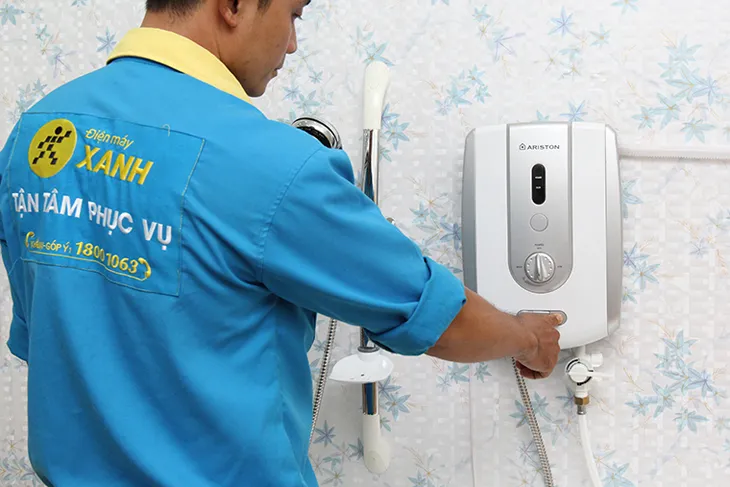 Vệ sinh và bảo trì máy nước nóng định kỳ