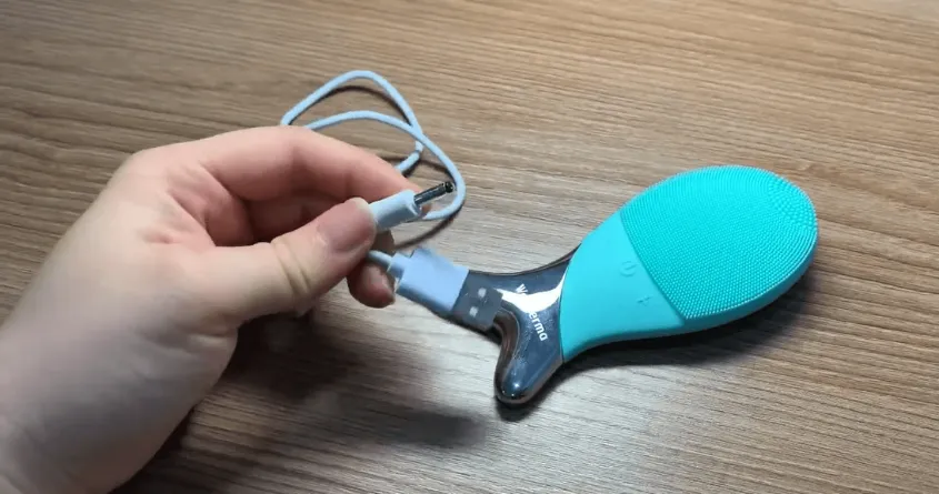 Bộ phận sạc pin là nguyên nhân khiến máy rửa mặt bị hư