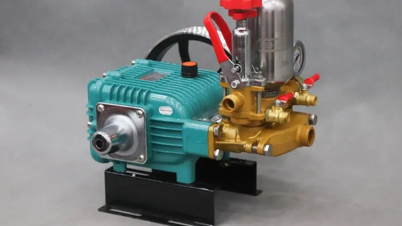 Kỹ thuật viên Minh Tiến lắp đặt máy rửa xe tận nhà khách hàng