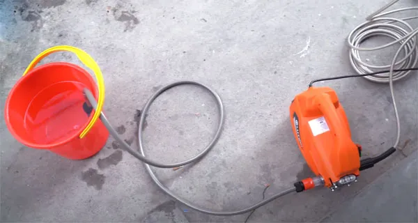 Máy rửa xe Lutian LT210G có khả năng tự hút nước