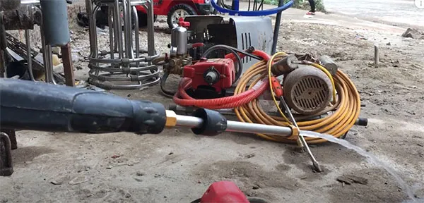 Nước ra yếu do mất áp lực nước ở máy rửa xe mini