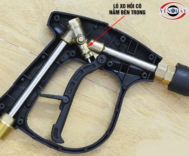 Lò xo hồi cò súng máy rửa xe bị yếu