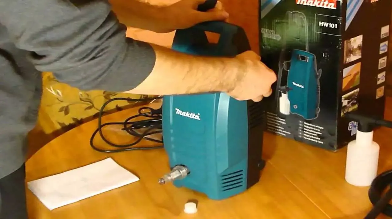 Máy rửa xe Makita thông dụng