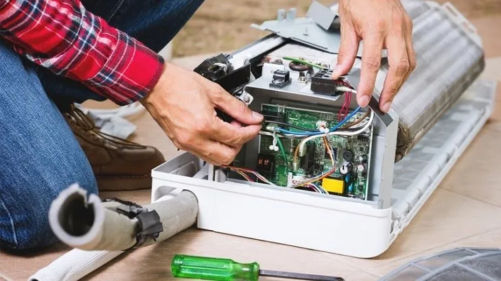 Bo mạch dàn nóng máy lạnh LG bị hư hỏng linh kiện gây mã lỗi CH05