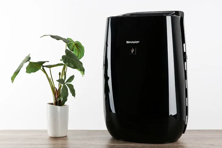 Model Sharp FP-JM40V-B tích hợp cảm biến bụi nhạy bén cho phòng ngủ