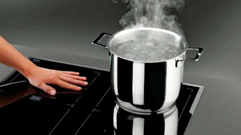 Bếp từ đóng ngắt liên tục do dụng cụ nấu không thích hợp