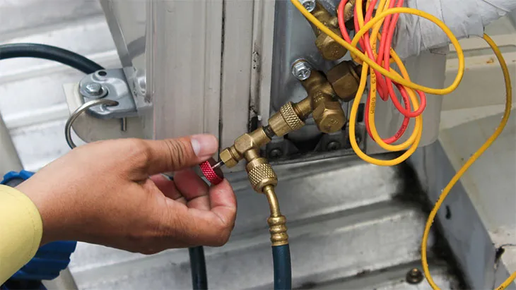 Kiểm tra hệ thống ống đồng dẫn gas máy lạnh
