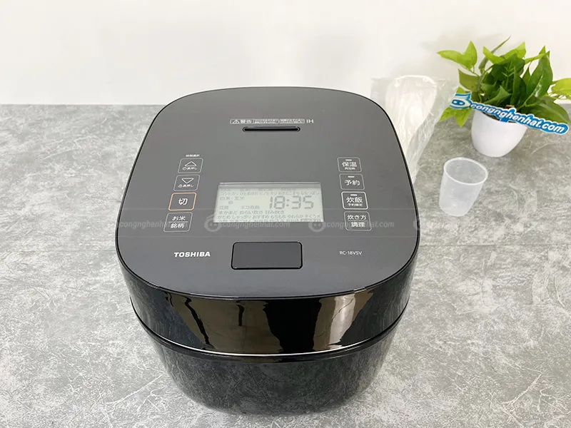 Nồi cơm điện cao tần Toshiba RC-18VSV màu đen sang trọng tại Điện Máy Ánh Ngân