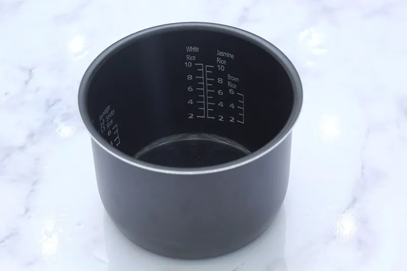 Lòng nồi 6 lớp phủ kim cương chống dính của Panasonic SR-ZE185WRAM