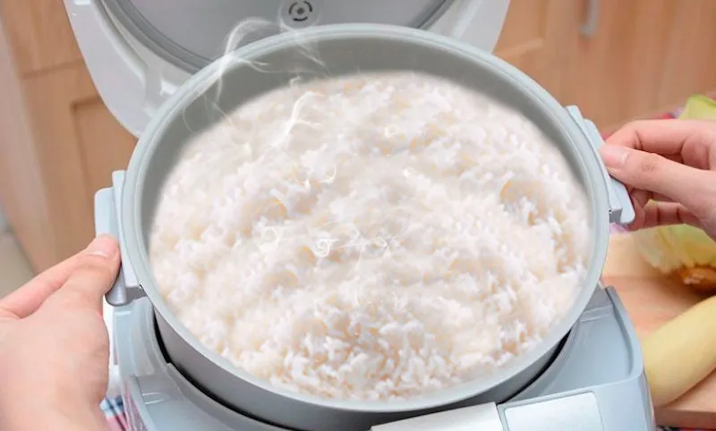 Lòng nồi hợp kim nhôm chống dính dễ vệ sinh, có tay cầm chống nóng