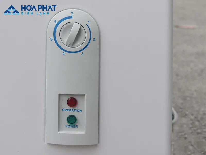 Núm xoay điều chỉnh nhiệt độ trên tủ đông