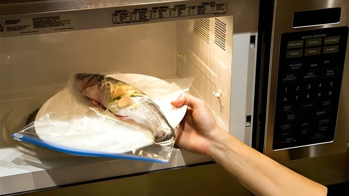 Lưu ý an toàn khi nướng cá bằng lò vi sóng