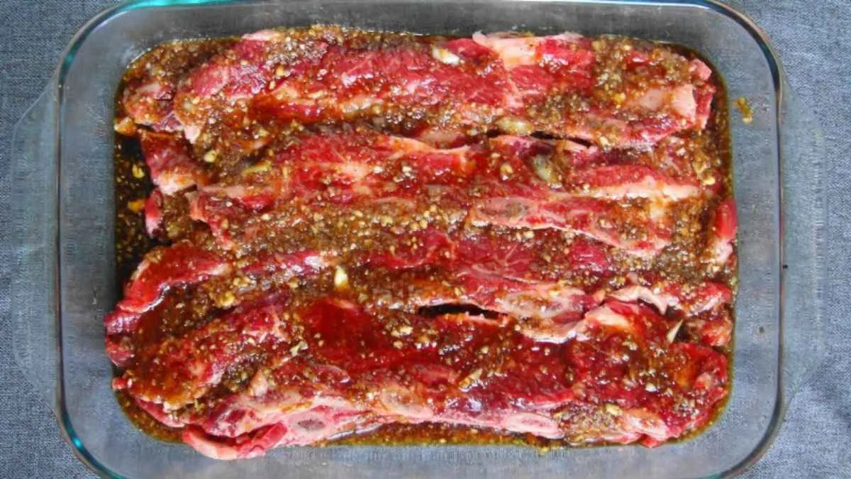 Công đoạn sơ chế và ướp gia vị cho thịt nướng