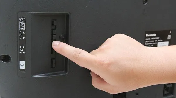 Vị trí của nút nguồn tivi LG