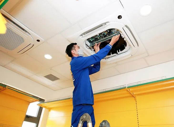 Vệ sinh và bảo dưỡng điều hòa âm trần phức tạp hơn máy treo tường
