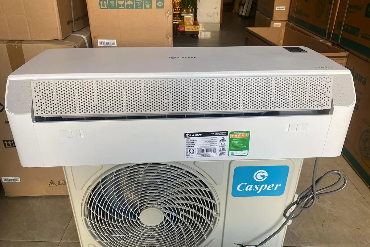 Dàn nóng điều hòa Casper QC-12IU36A với tản nhiệt mạ vàng