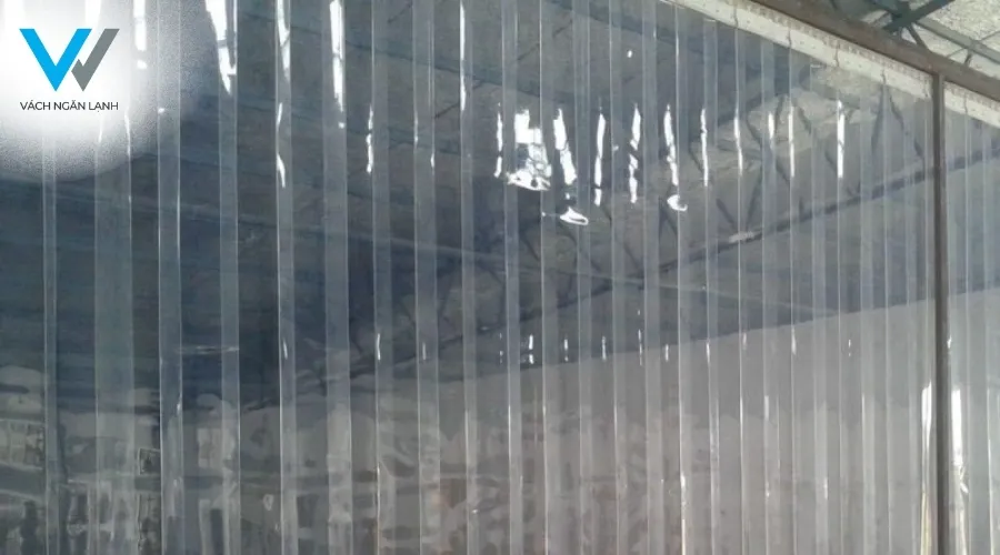 Rèm PVC ngăn lạnh lắp cửa hàng