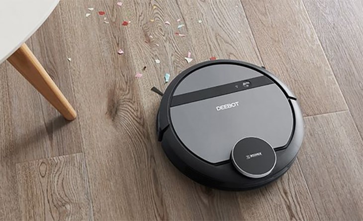 Robot hút bụi tự động làm sạch không gian sống