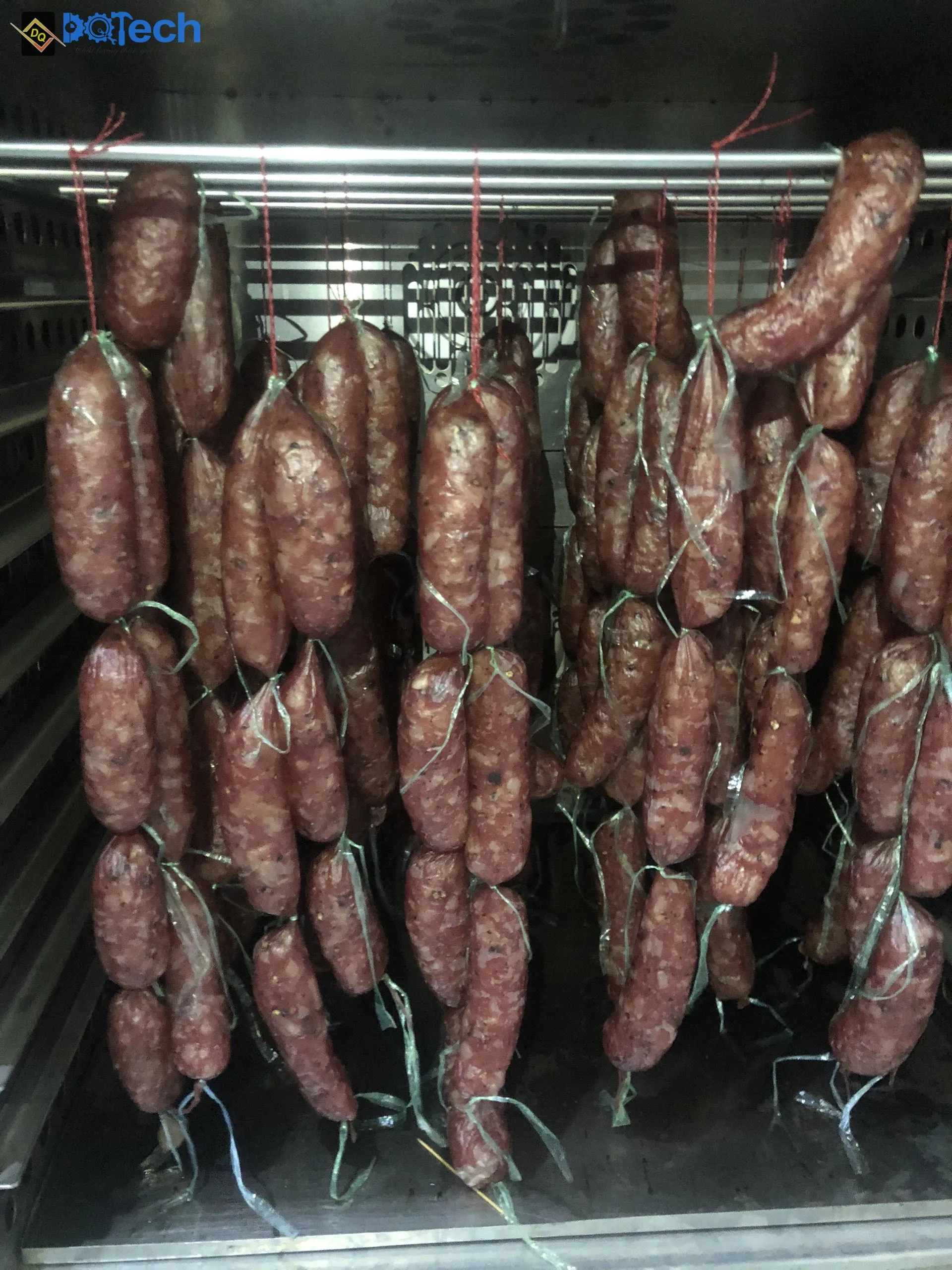 Sấy lạp xưởng bằng máy sấy gió nóng DQTech