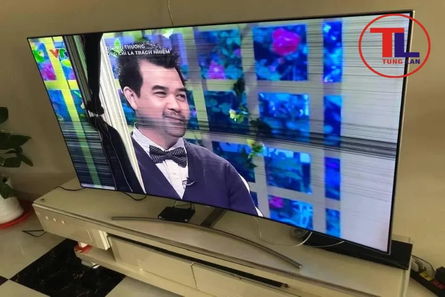 Dấu hiệu nhận biết tivi bị vỡ màn hình trong
