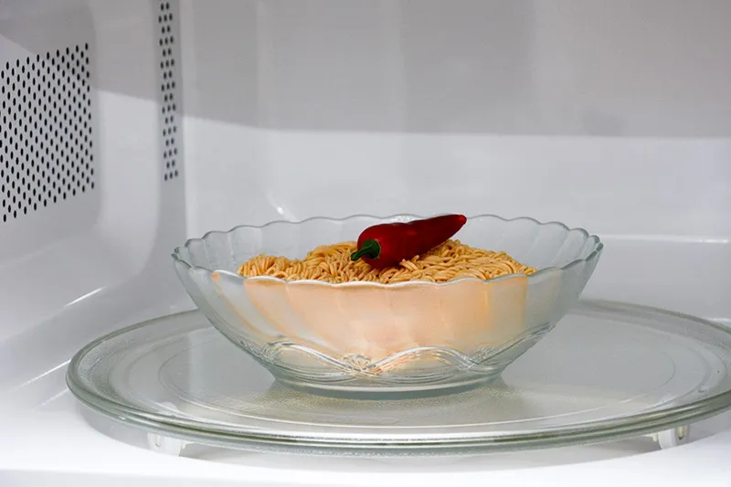 Khoang lò 22 lít phủ men trắng, đĩa xoay thủy tinh 255mm