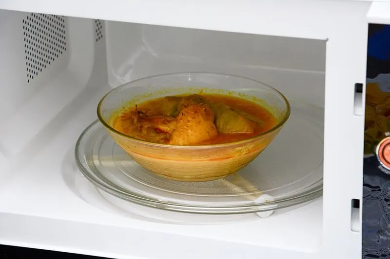 Khoang lò tráng men trắng sáng, đĩa xoay thủy tinh cường lực