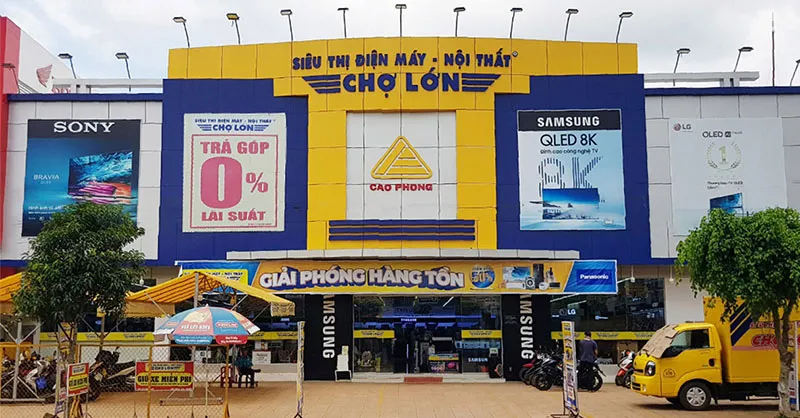 Khu vực trưng bày thiết bị Sanaky tại điện máy