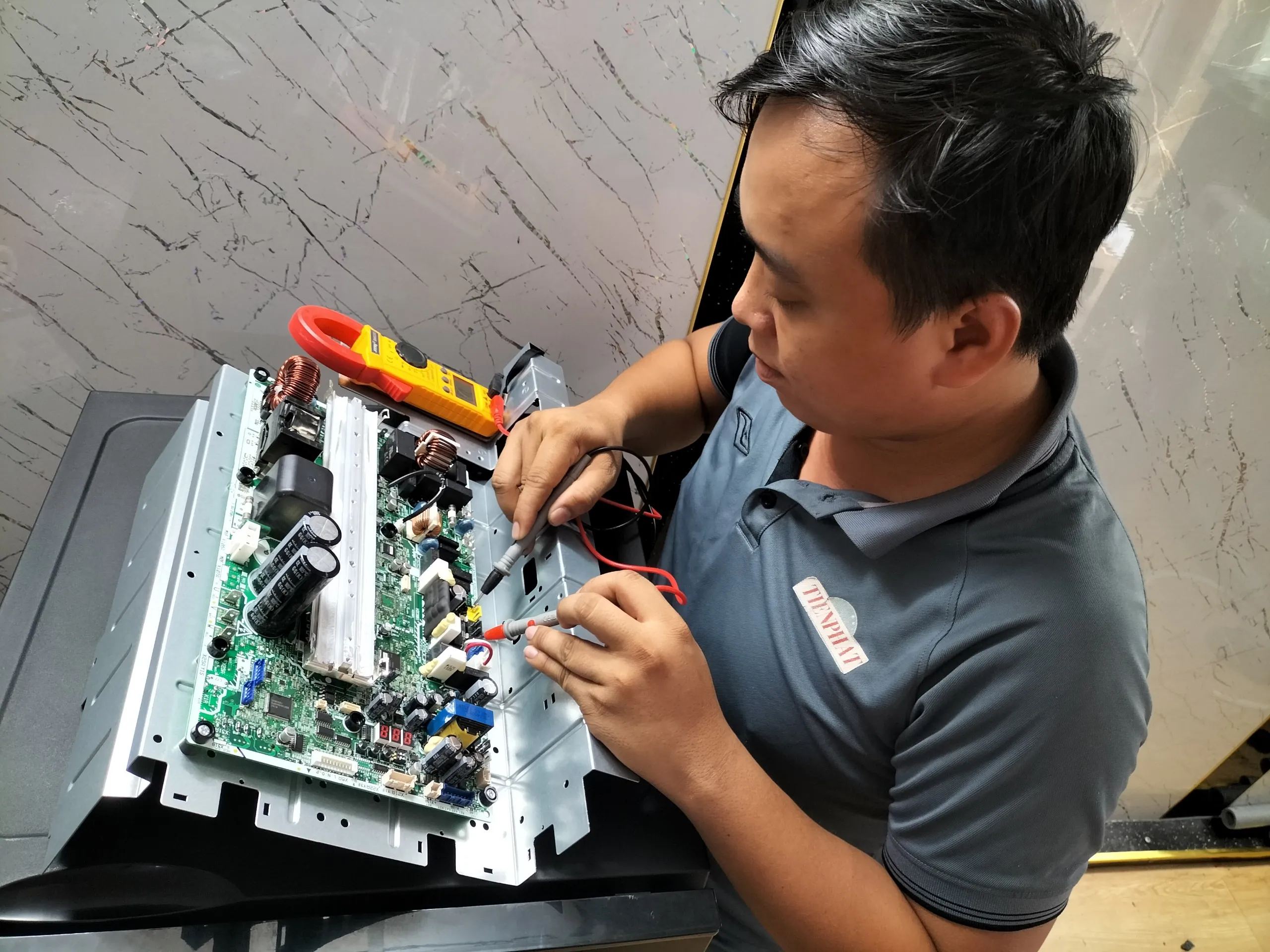 Sửa chữa board mạch máy lạnh Multi công suất 5 HP