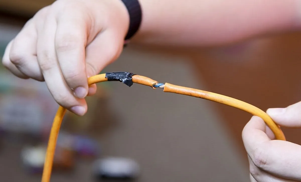 Kiểm tra dây nguồn và bo mạch máy giặt