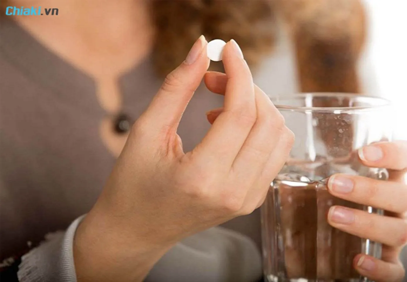 Bác sĩ tư vấn cho bệnh nhân về sức khỏe phụ nữ