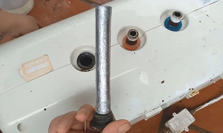 Thanh magie bình nóng lạnh bảo vệ lõi bình khỏi ăn mòn điện hóa