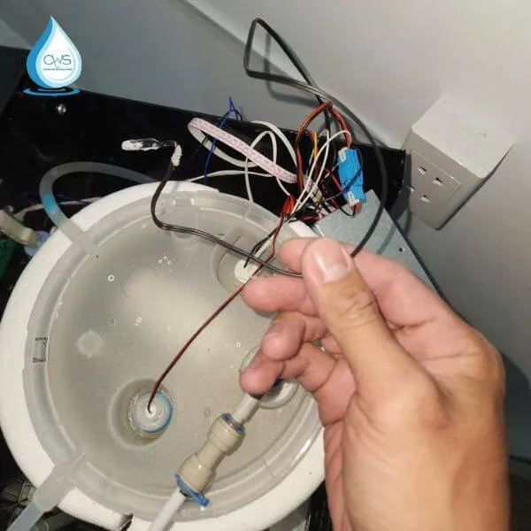 Thay dây cảm biến bầu lạnh trường hợp máy bị đông đá