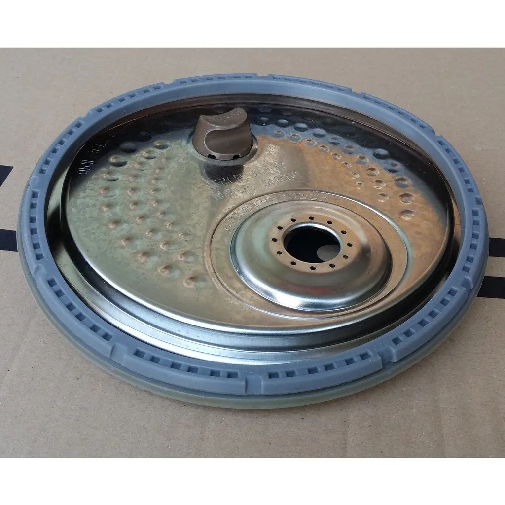 Cấu tạo chi tiết mặt trong nắp nồi cơm điện Cuckoo giúp giữ kín hơi nước trong quá trình nấu.