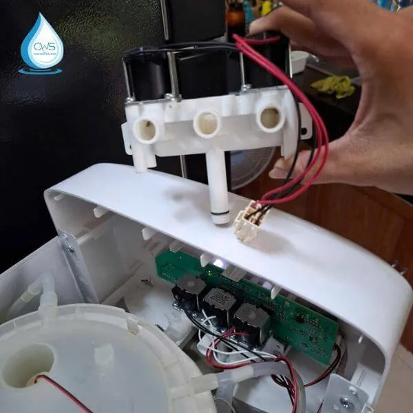 Thay thế van điện từ chính hãng để đảm bảo tuổi thọ, tiết kiệm chi phí sửa chữa máy lọc nước Toshiba