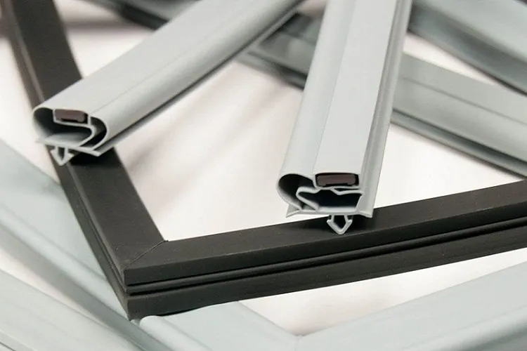 Bộ dụng cụ đầy đủ bao gồm ron mới và các thiết bị hỗ trợ lắp đặt gioăng tủ lạnh