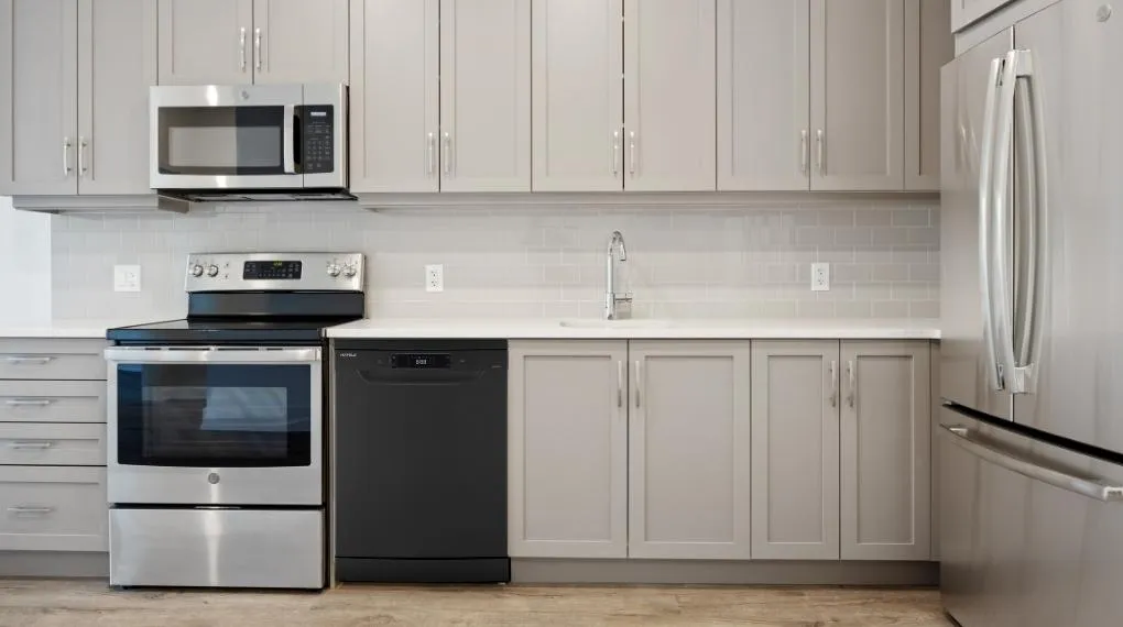 Máy rửa chén độc lập Hafele HDW-F602EB (538.21.360) sở hữu nhiều ưu điểm nổi bật, giúp tiết kiệm thời gian rửa chén bát cho người dùng