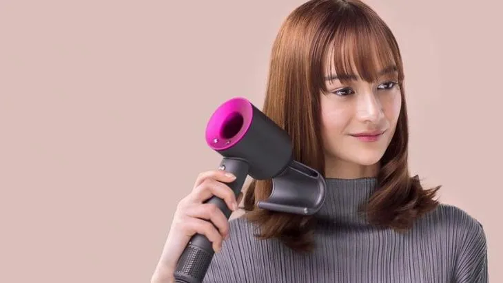 Máy sấy tóc Dyson với thiết kế cầm tay gọn nhẹ, nhiều công nghệ hiện đại