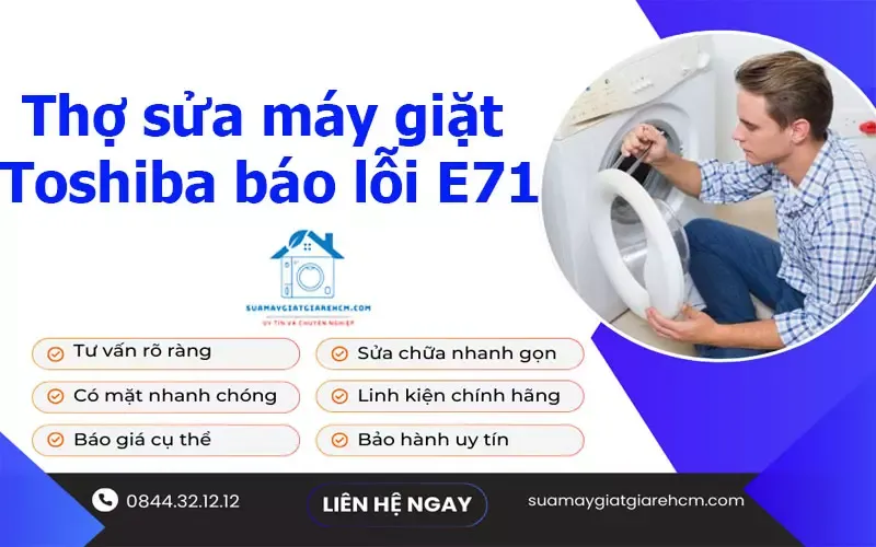 Kỹ thuật viên đang kiểm tra máy giặt toshiba báo lỗi e71
