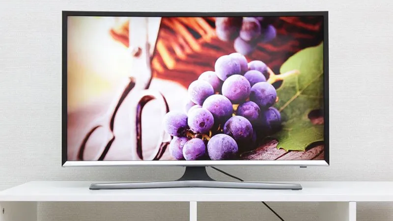 Smart Tivi Samsung 32 inch UA32J6300 với màn hình cong quyến rũ