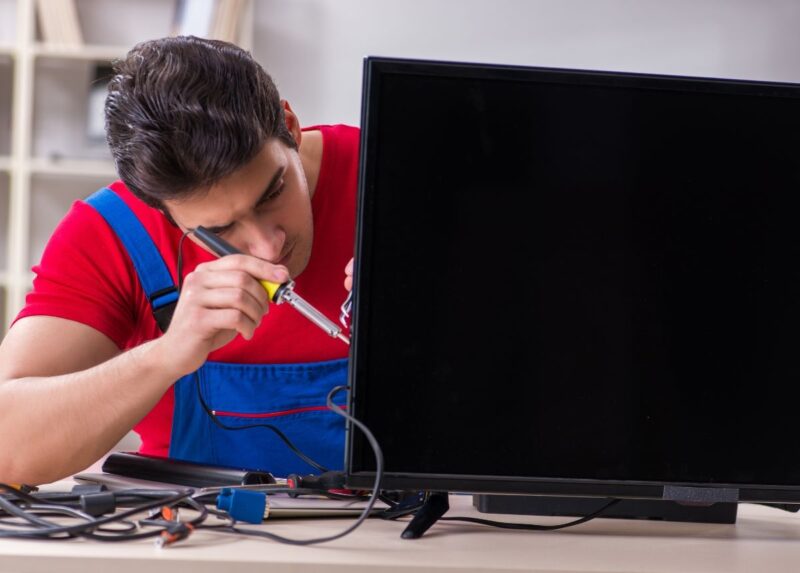 Kiểm tra nguồn điện và các kết nối của tivi Samsung