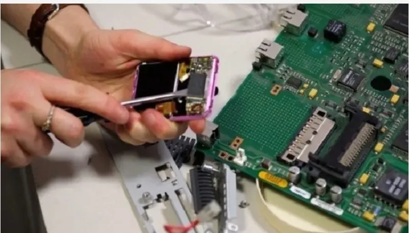 Liên hệ đội ngũ kỹ thuật khi tivi gặp lỗi phần cứng