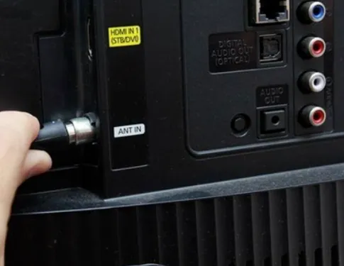 Tivi Sony bị đen màn hình vẫn có tiếng - hình 4