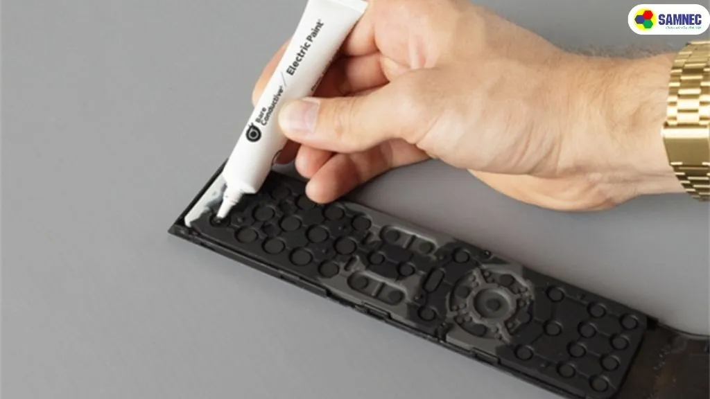 Quét lớp dẫn điện mới cho các nút bấm cao su bị mòn