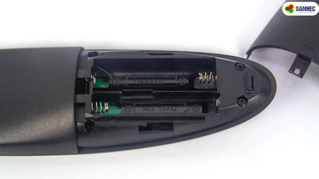 Thực hiện thao tác nhấn phím khi không có pin để giải phóng năng lượng tồn dư