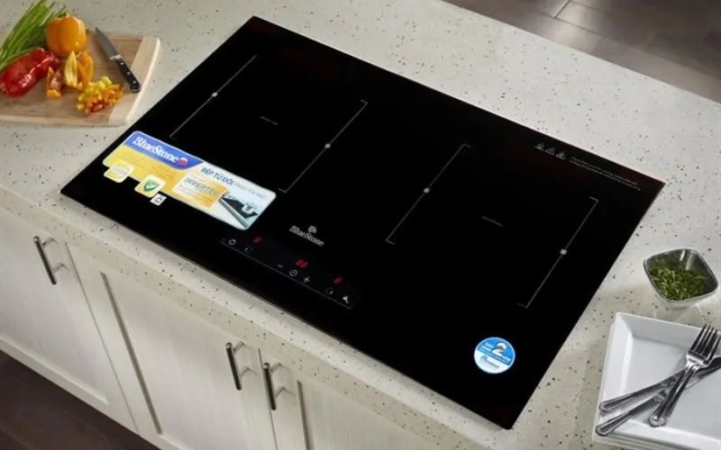 Bếp từ đôi lắp âm BlueStone ICB-6821 với bảng điều khiển cảm ứng trượt và 9 mức nhiệt