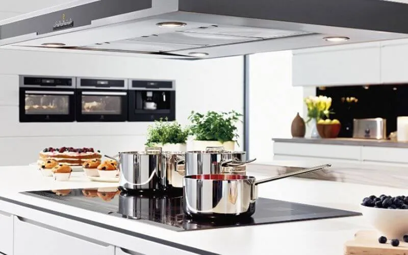 Đặt bếp từ tránh các thiết bị điện tử khác