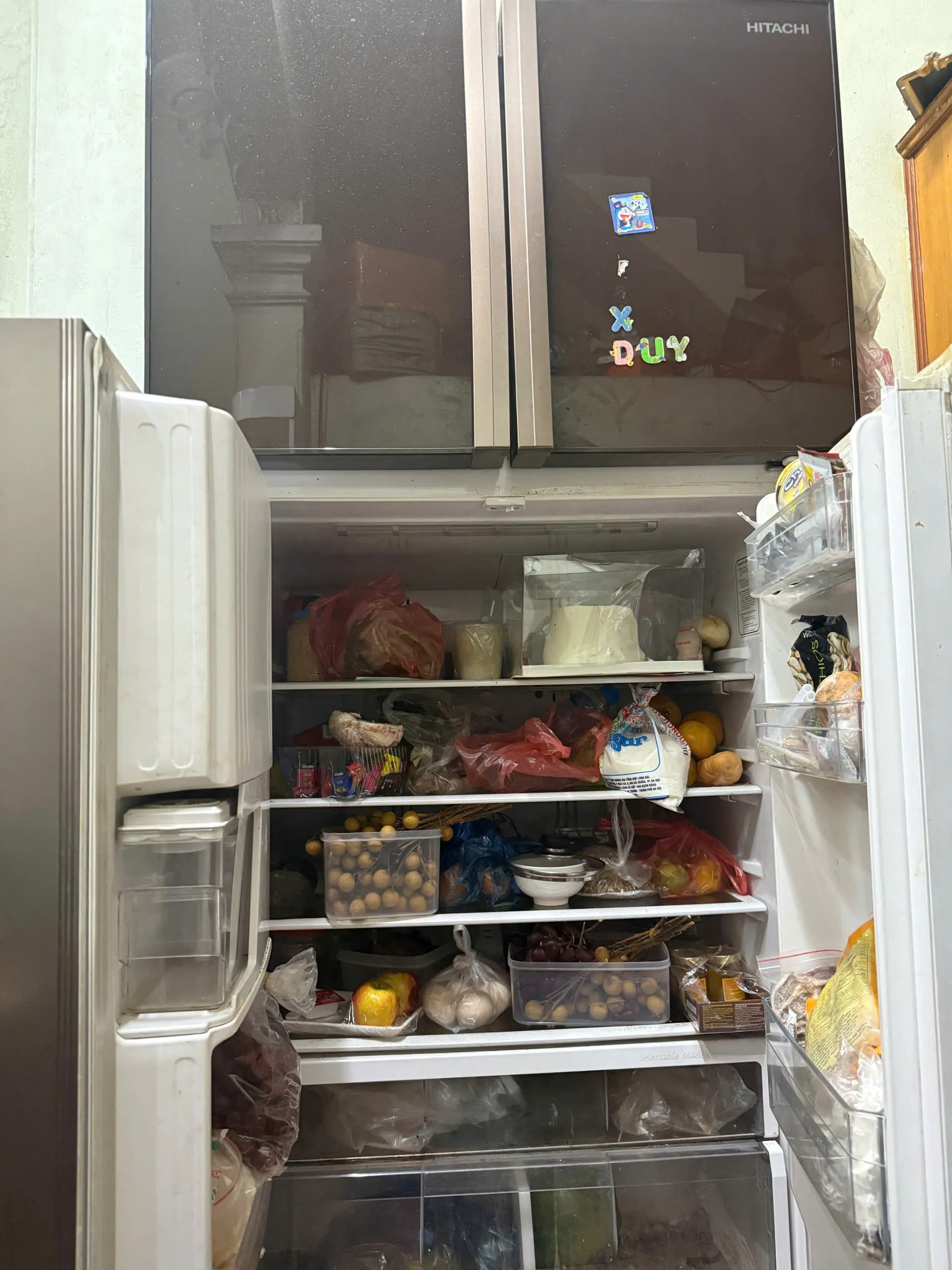 Kiểm tra hệ thống LED bảng mạch trên tủ lạnh Hitachi 4 cánh đời mới