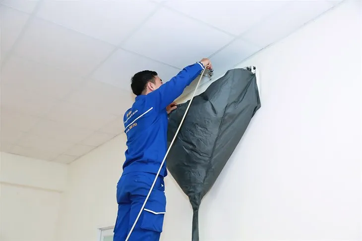 Dịch vụ vệ sinh và bảo trì máy lạnh Reetech chuyên nghiệp, đảm bảo chất lượng