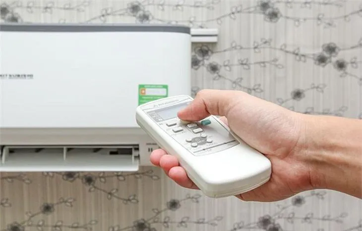 Nhấn giữ nút Cancel trên remote điều khiển Reetech trong 5 giây để tra cứu mã lỗi máy lạnh