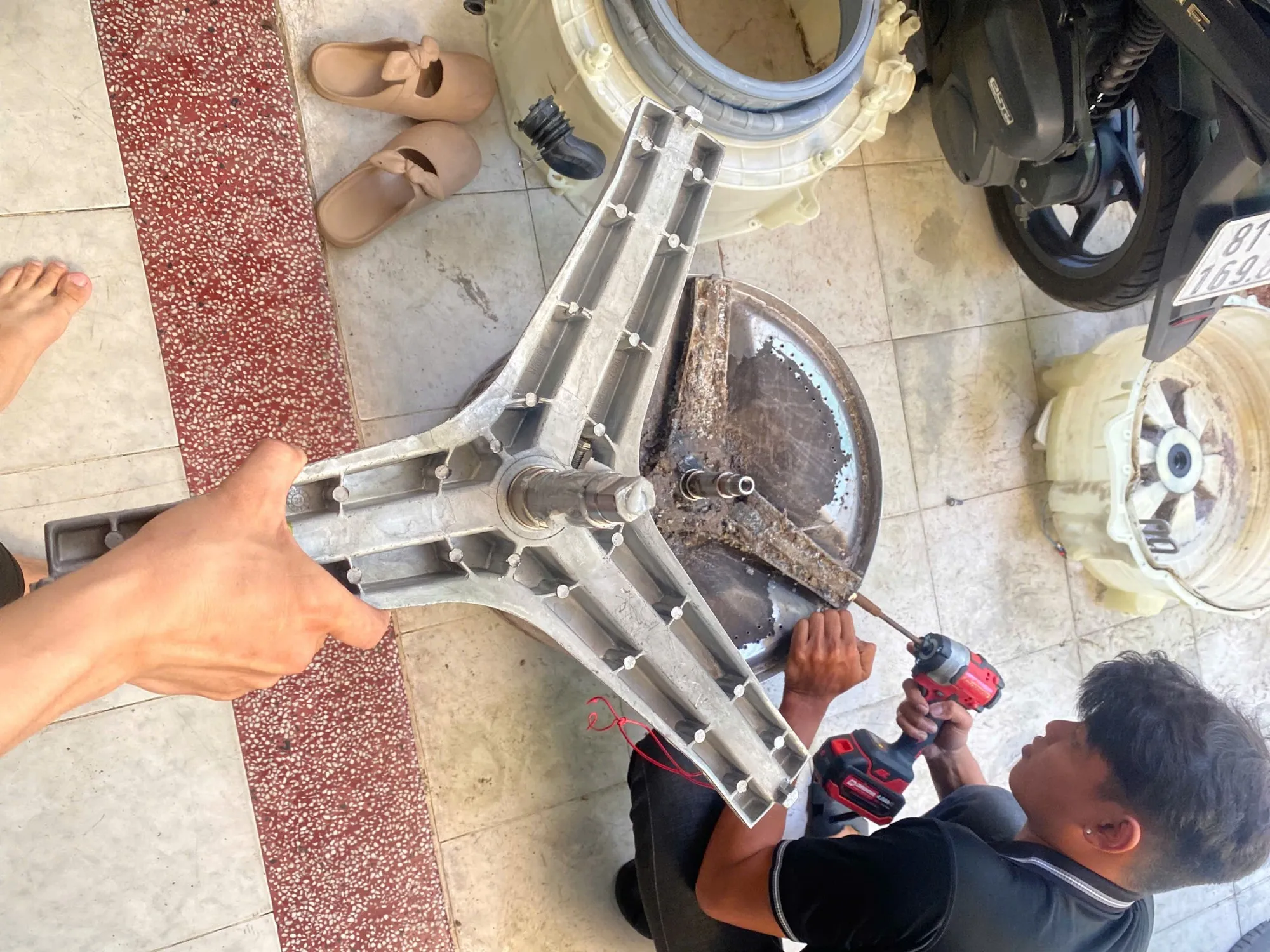 giá thay chảng ba máy giặt